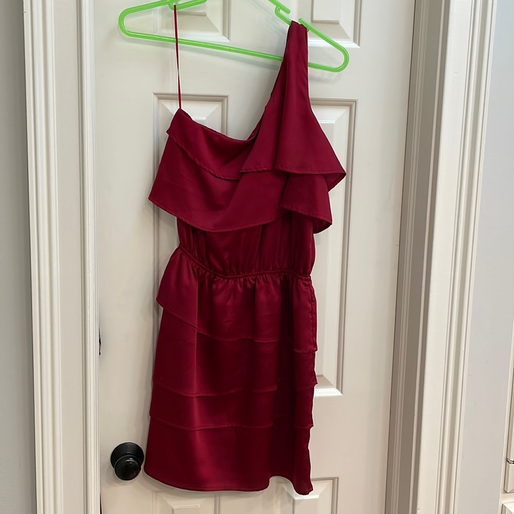 Red one shoulder Gianni Bini size small dress